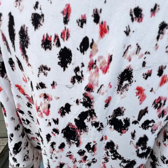 Women’s blouse, V neck, bell sleeves, Women's size 3X - Picture 5 of 6